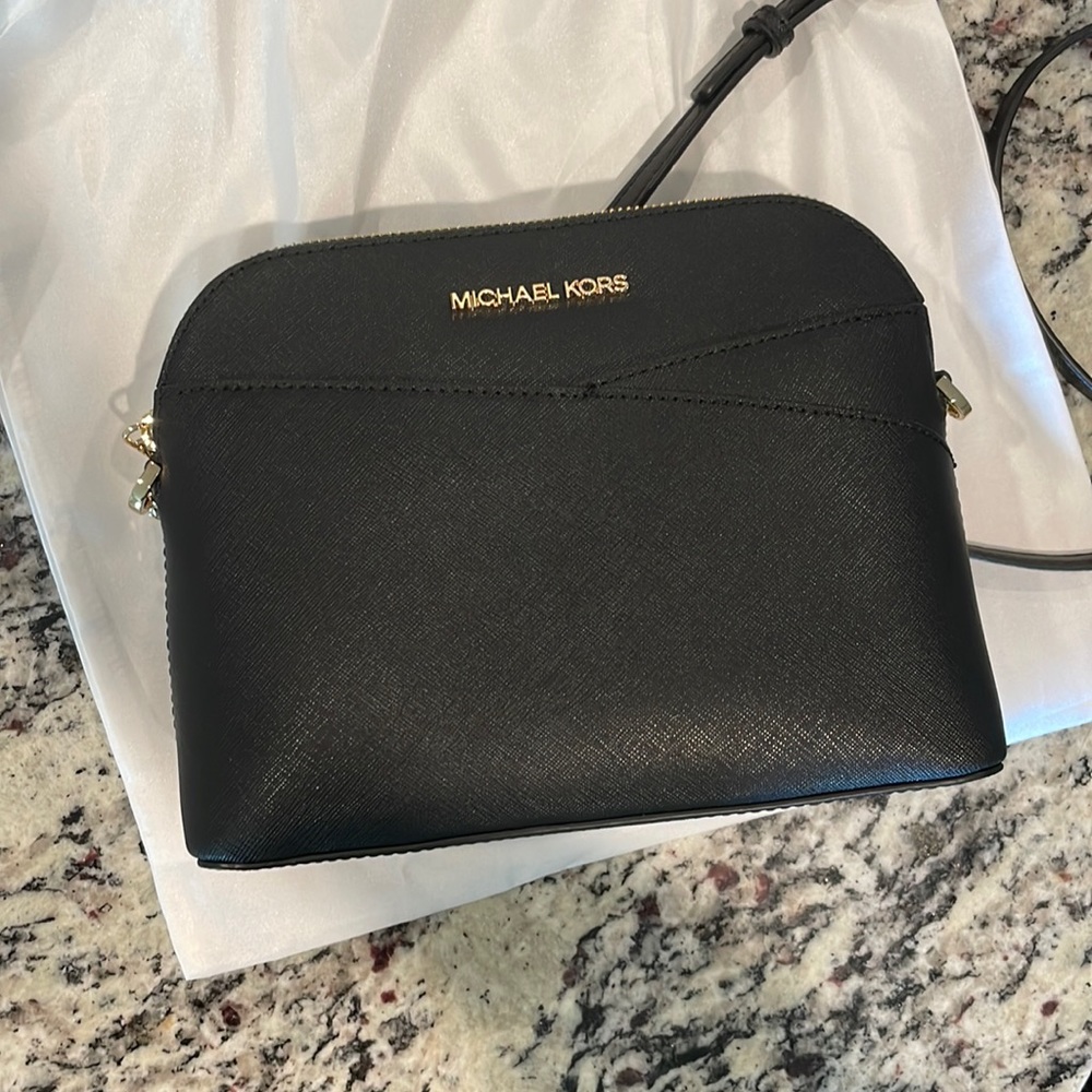NEW Michael Kors saffiano leather crossbody